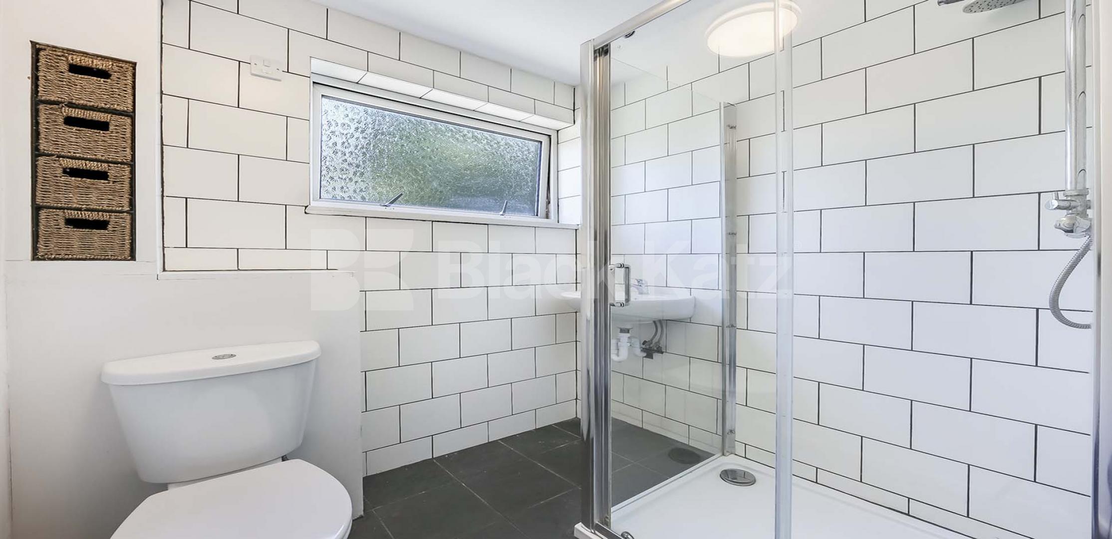 			UNDER OFFER , 3 Bedroom, 1 bath, 1 reception House			 Dunston Road, Clapham Junction